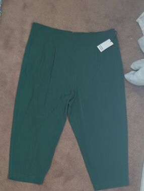 NWT Unique Vintage Emerald Capris